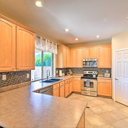 Walk To Surprise Stadium Villa With Covered Patio! Exterior photo