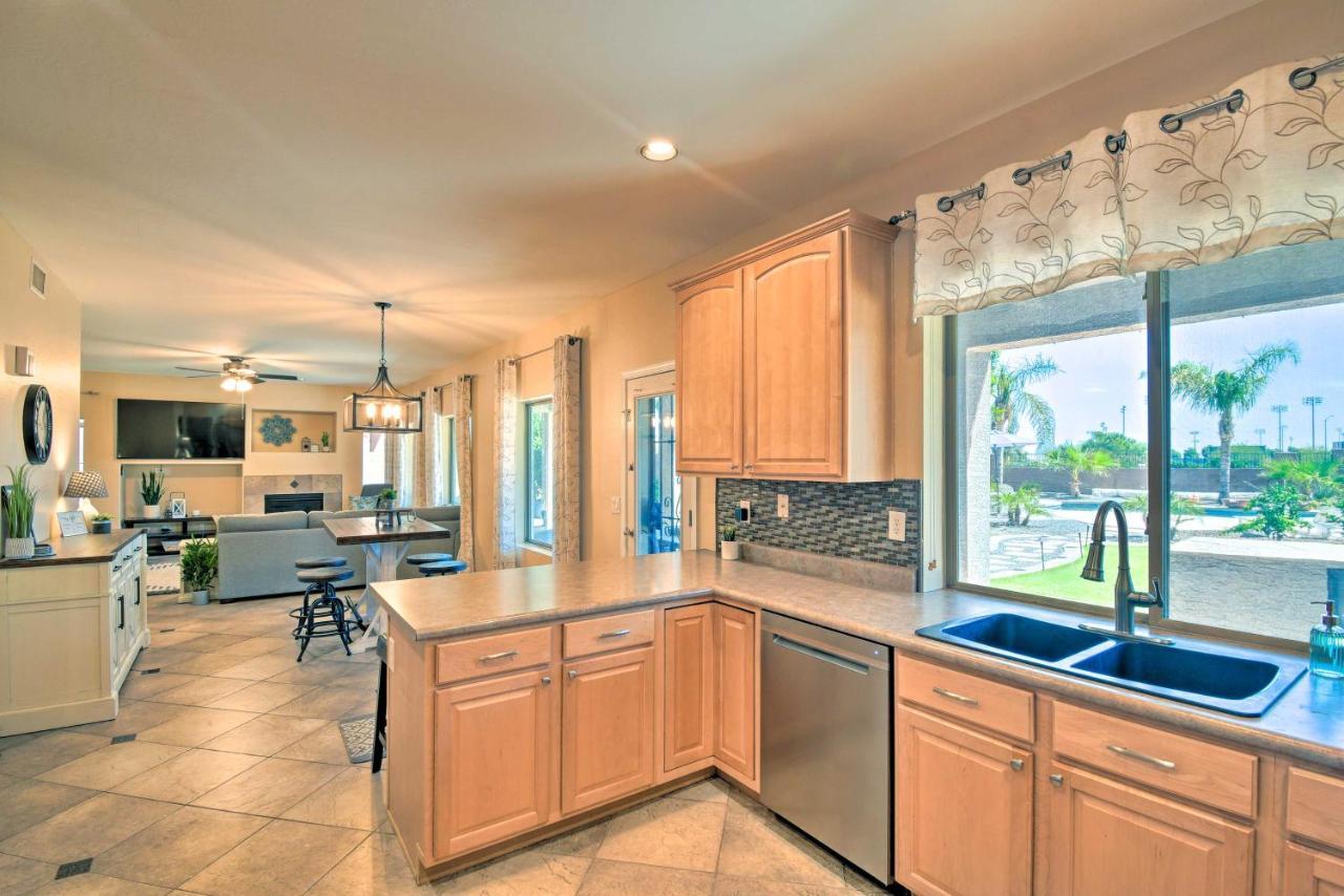 Walk To Surprise Stadium Villa With Covered Patio! Exterior photo