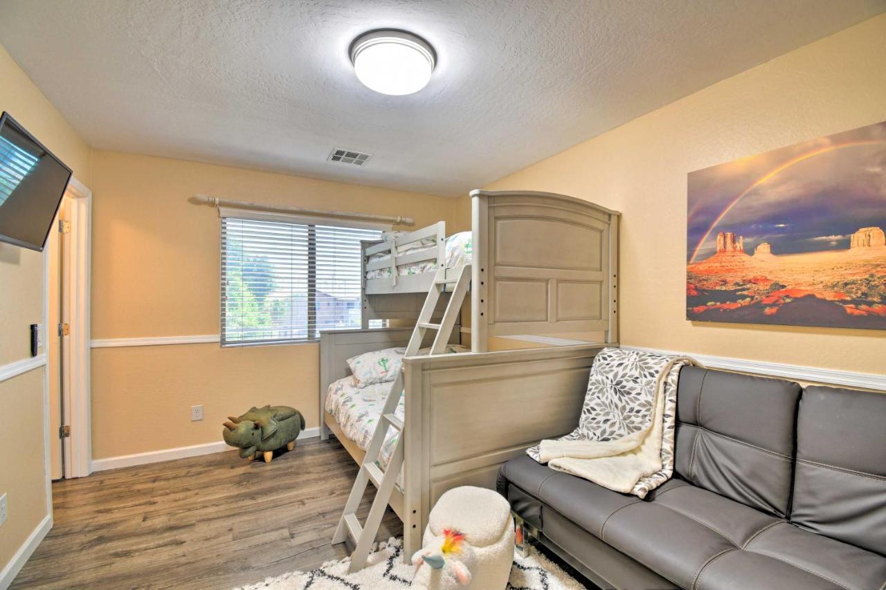 Walk To Surprise Stadium Villa With Covered Patio! Exterior photo